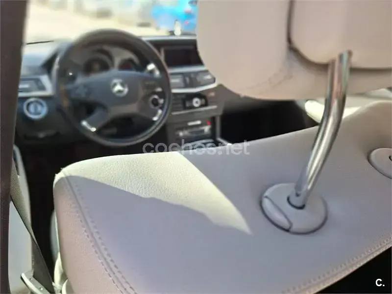Usado Mercedes E220 Avantgarde 170 CV (125 kW) 2012 Azul Berlina