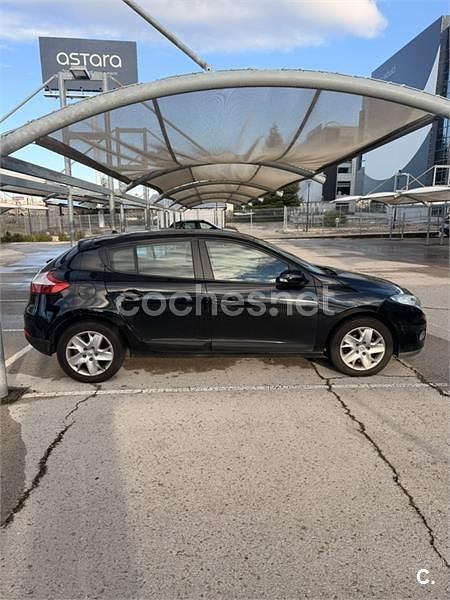 Usado Renault Mégane Dynamique 115 CV (84 kW) 2013 Negro Berlina