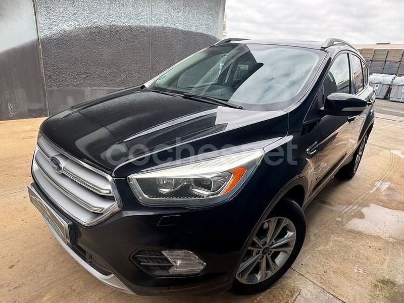 Usado Ford Kuga ST-Line 180 HP (132 kW) 2017 Preto SUV