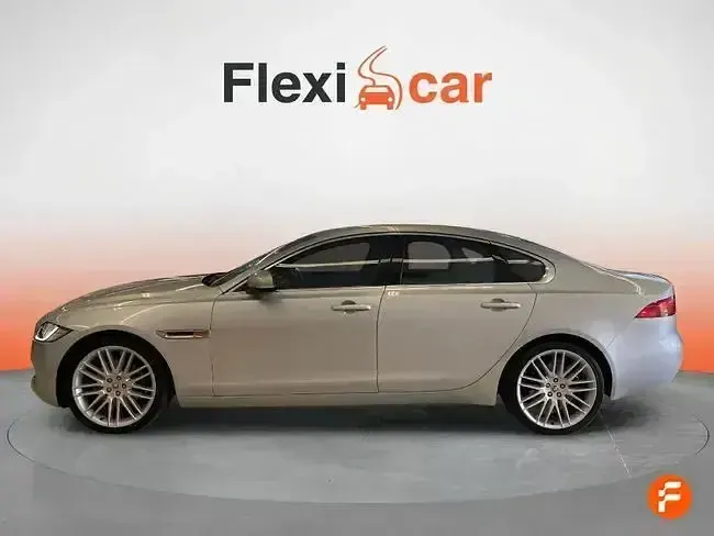 Usado Jaguar XF Portfolio 180 CV (132 kW) 2017 Gris Berlina