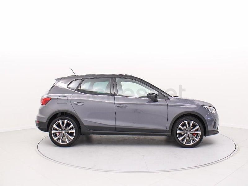 Usado Seat Arona FR 115 CV (84 kW) 2025 Gris / plata SUV