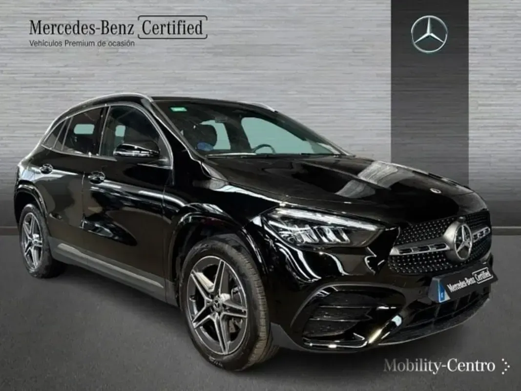 Usado Mercedes GLA250 163 CV (119 kW) 2025 Negro noche SUV
