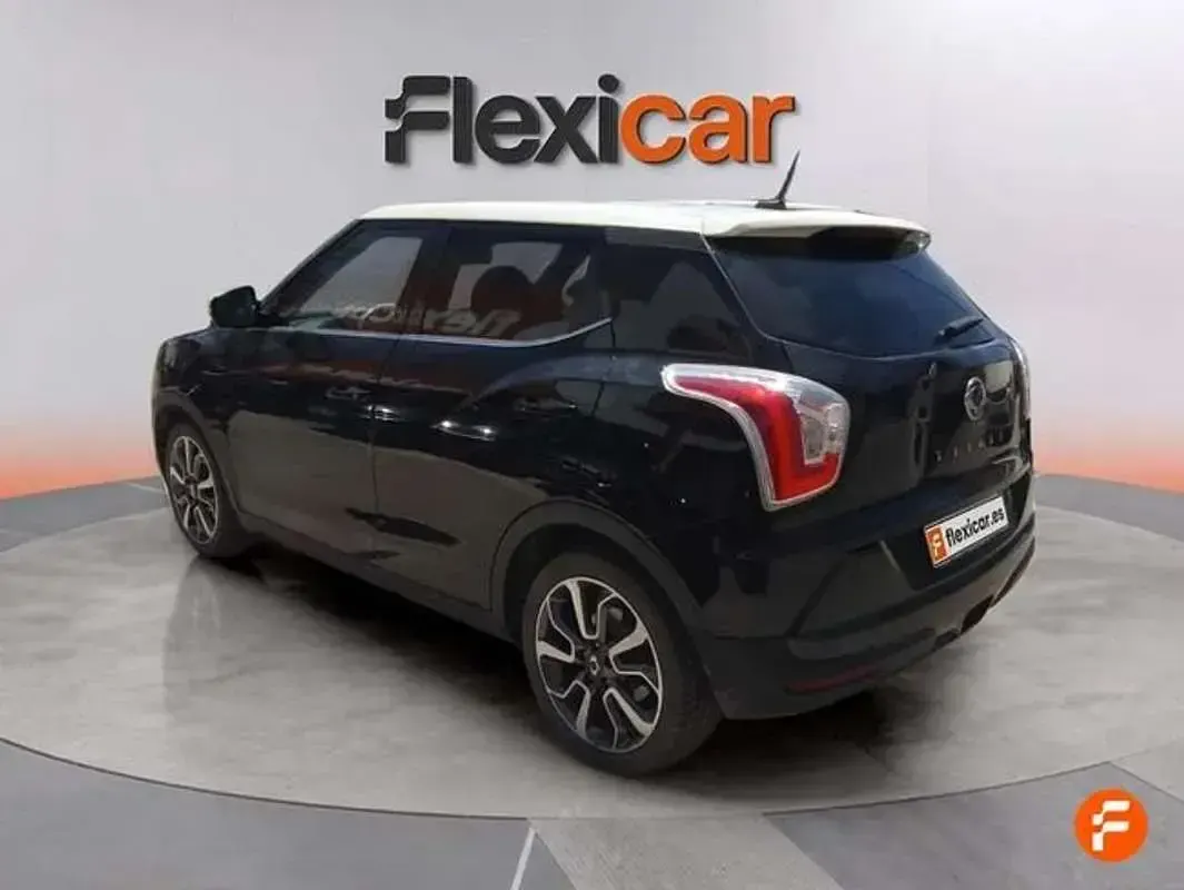 Usado SsangYong Tivoli Limited 116 CV (85 kW) 2017 Azul SUV