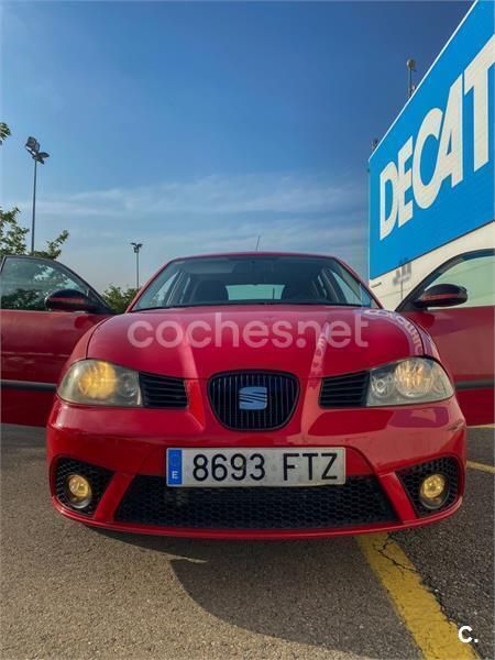 Rojo Usado 2007 Seat Ibiza Reference Berlina | 2200 € (Buen precio) - Imagen 1/3