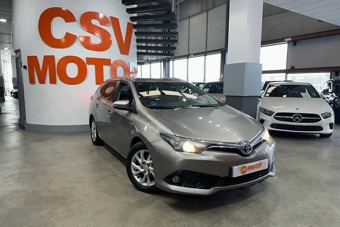 Usado Toyota Auris Hybrid Active 136 CV (100 kW) 2017 Gris Familiar