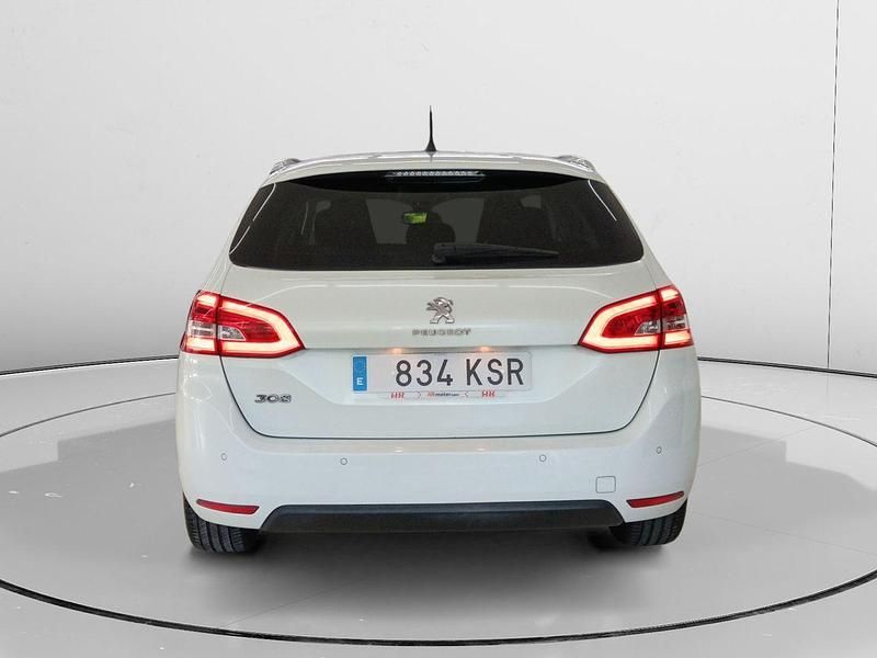 Usado Peugeot 308 Allure 131 CV (96 kW) 2018 Blanco Familiar