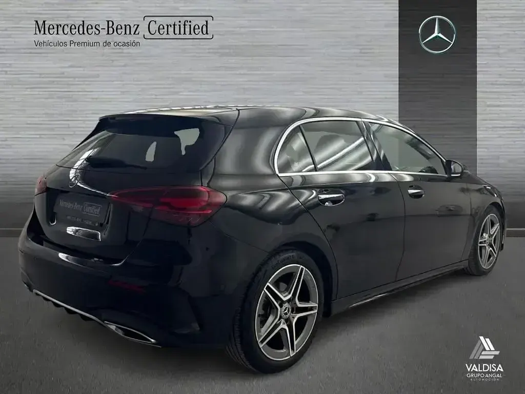 Usado Mercedes A180 AMG line 116 CV (85 kW) 2023 Negro