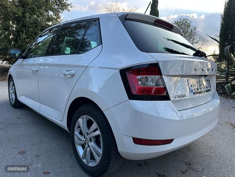 Usado Skoda Fabia Ambition 96 CV (70 kW) 2021 Blanco Berlina