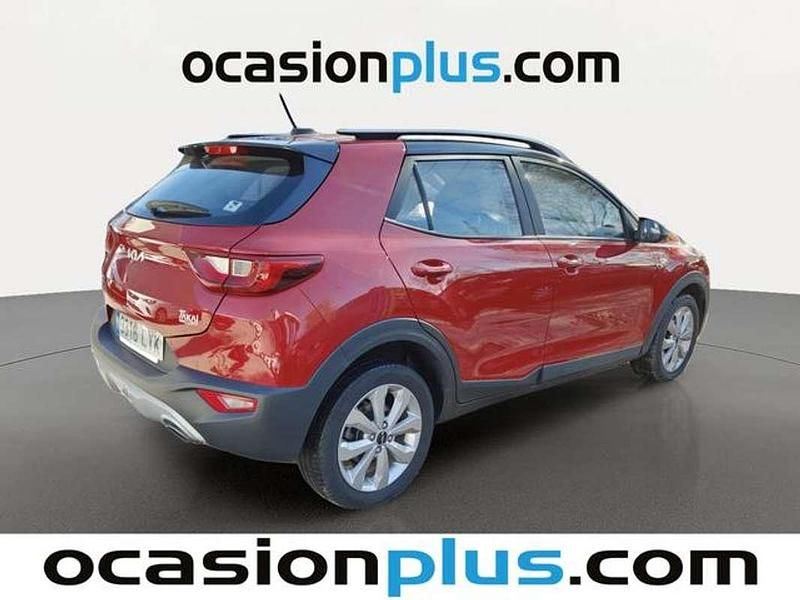 Usado Kia Stonic Plus 101 HP (74 kW) 2022 Vermelho SUV