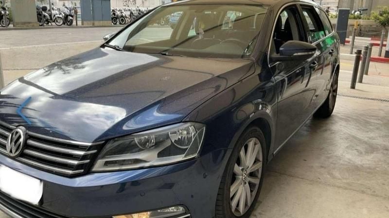Azul Usado 2011 VW Passat Highline Familiar | 10.990 € (Precio justo) - Imagen 1/4