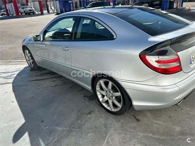 Usado Mercedes C180 143 CV (105 kW) 2004 Gris / plata Berlina
