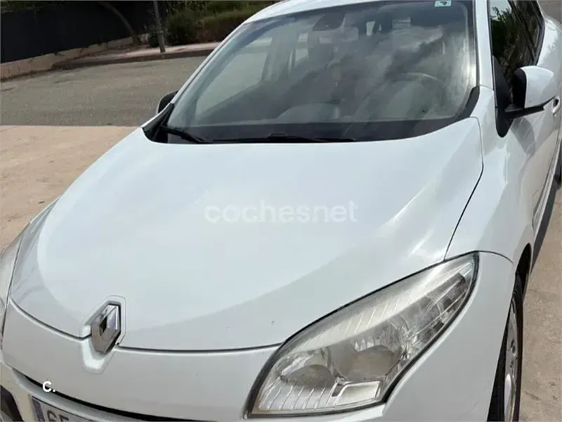 Usado Renault Mégane III Dynamique 110 CV (80 kW) 2011 Blanco Berlina