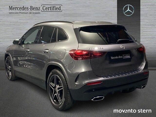 Usado Mercedes GLA200 AMG line 150 CV (110 kW) 2025 Gris montaña SUV