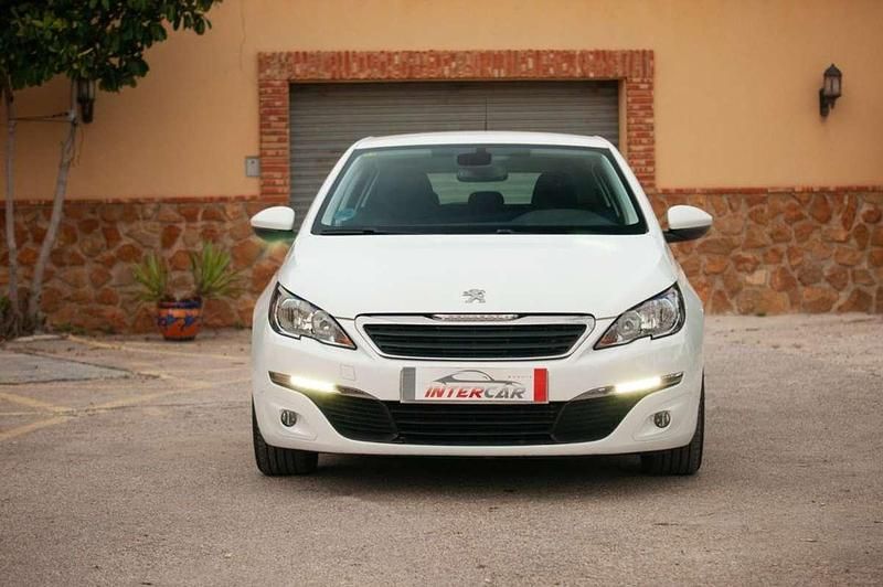 Usado Peugeot 308 Active 131 CV (96 kW) 2015 Blanco Utilitario
