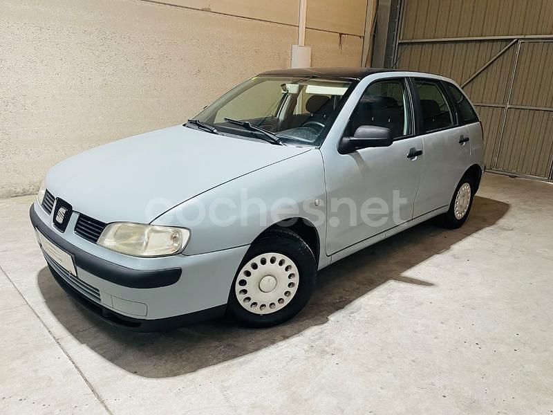 Gris / plata Usado 2000 Seat Ibiza Stella Berlina | 1390 € (Precio justo) - Imagen 1/4