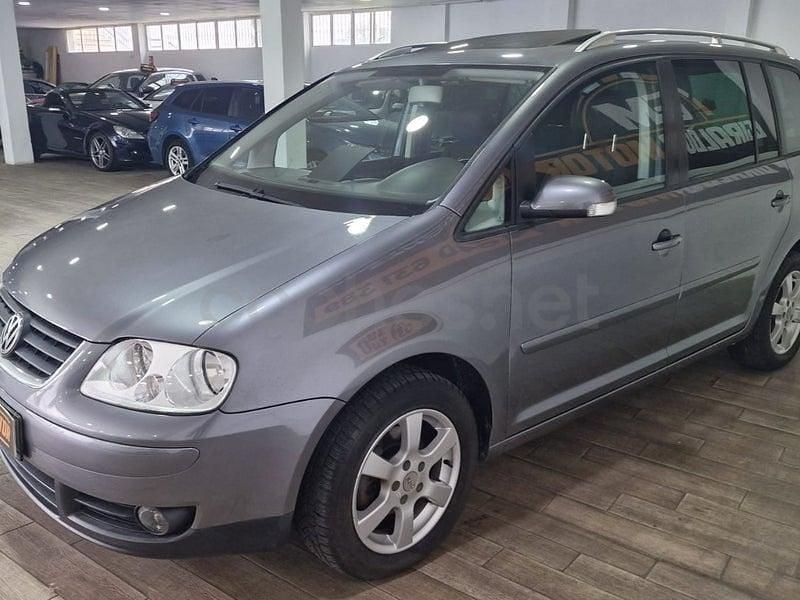 Usado VW Touran Highline 115 CV (84 kW) 2003 Gris / plata Monovolumen