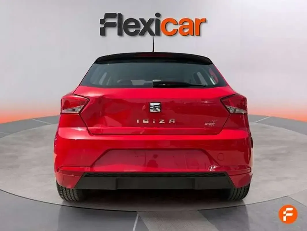 Usado Seat Ibiza Reference 90 CV (66 kW) 2021 Rojo Utilitario