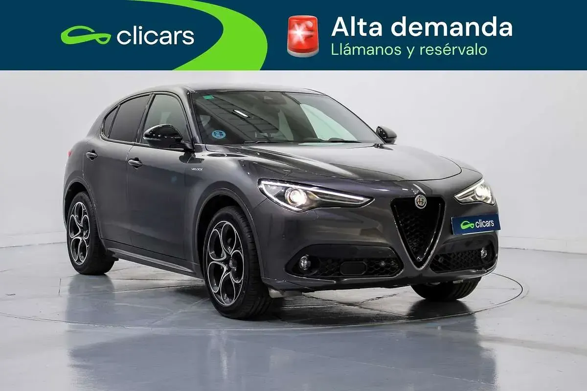 Usado Alfa Romeo Stelvio Veloce 209 CV (153 kW) 2022 Plateado SUV