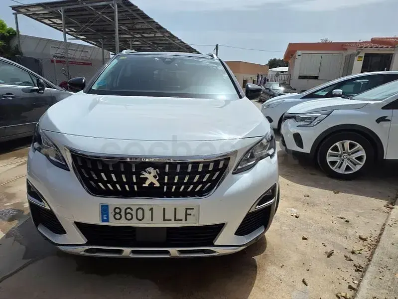 Usado Peugeot 5008 Allure 130 CV (95 kW) 2021 Blanco SUV