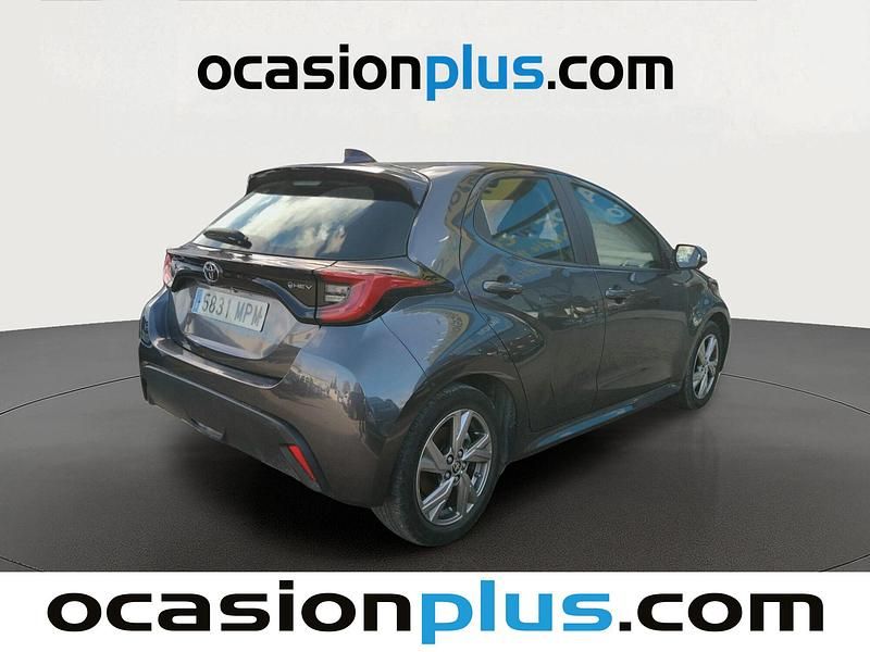 Usado Toyota Yaris Hybrid Active 116 CV (85 kW) 2024 Gris Berlina