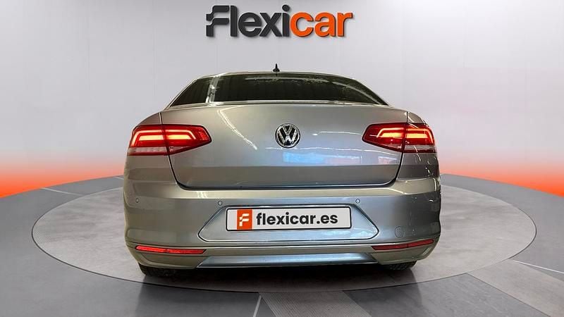 Usado VW Passat Advance 150 CV (110 kW) 2019 Gris Berlina