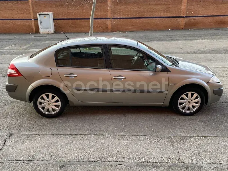 Usado Renault Mégane Expression 105 CV (77 kW) 2007 Beige Berlina