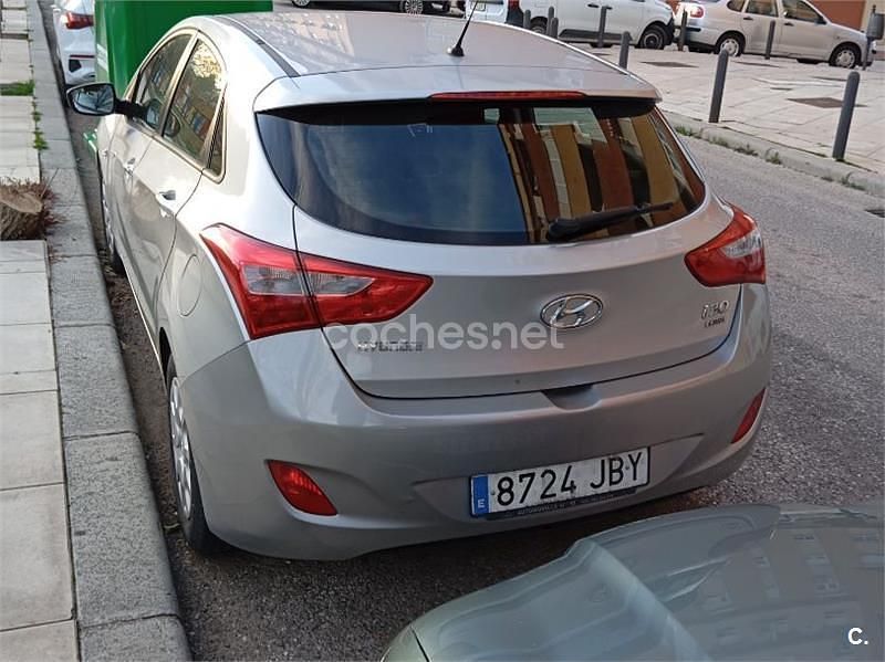 Usado Hyundai i30 90 CV (66 kW) 2015 Blanco Berlina