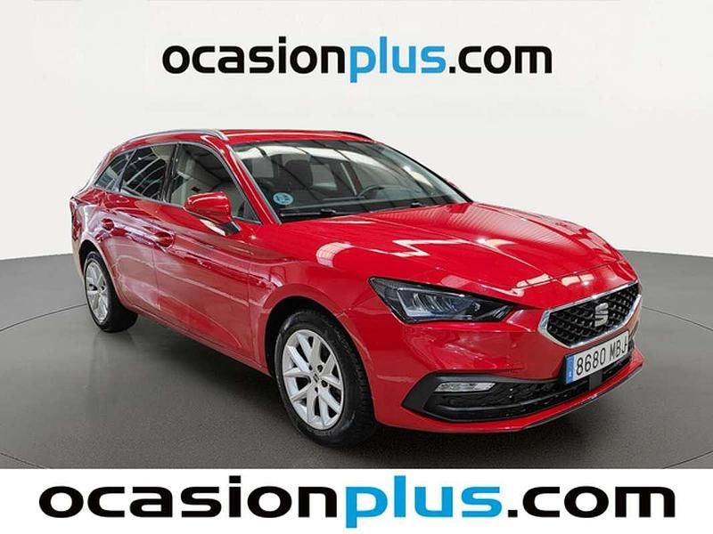 Usado Seat Leon ST Style 110 CV (80 kW) 2022 Rojo Familiar