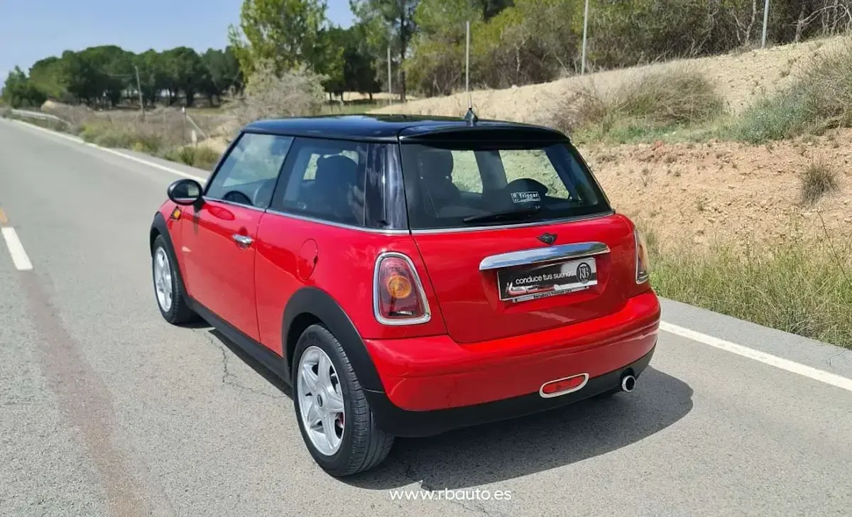 Usado Mini Cooper 120 CV (88 kW) 2007 Rojo Utilitario