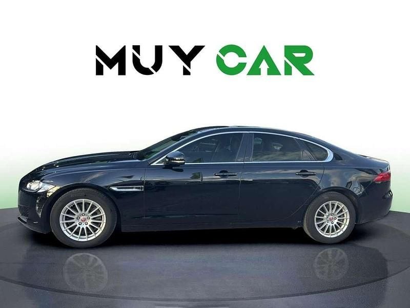 Usado Jaguar XF Sportbrake Prestige 180 CV (132 kW) 2018 Negro Familiar