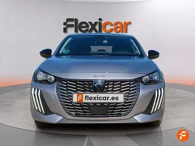 Usado Peugeot 208 Allure 100 CV (73 kW) 2025 Gris Utilitario