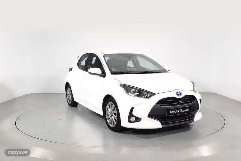 Blanco Usado 2023 Toyota Yaris Hybrid Active Berlina | 19.900 € (Precio justo) - Imagen 1/4