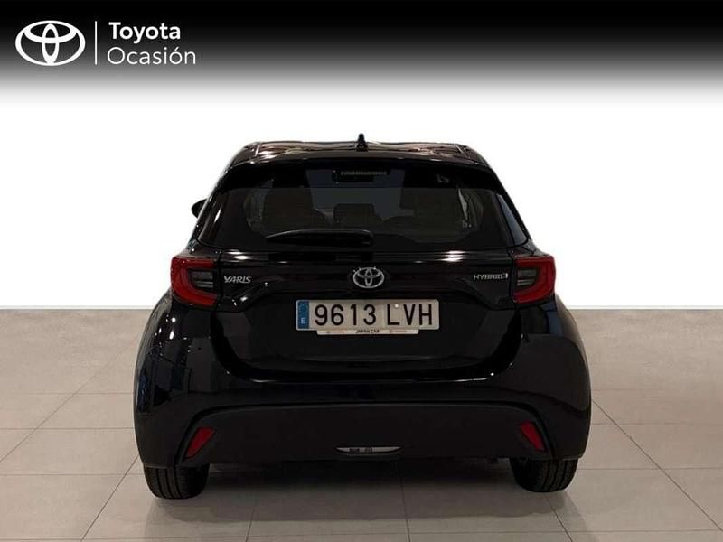 Usado Toyota Yaris Hybrid Active 116 CV (85 kW) 2021 Negro Utilitario