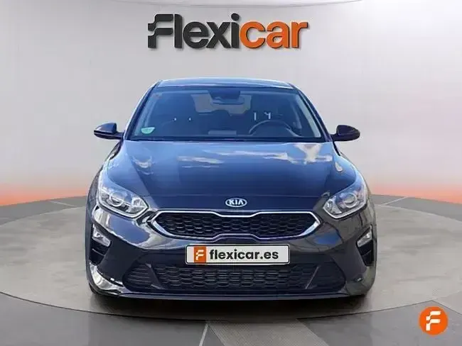 Usado Kia Ceed 120 CV (88 kW) 2019 Negro Utilitario