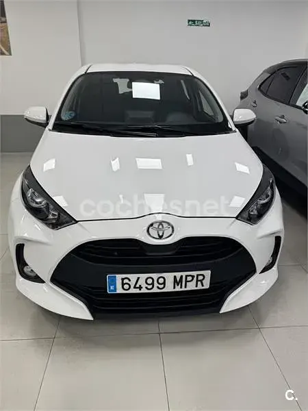 Usado Toyota Yaris Hybrid Style 116 CV (85 kW) 2024 Blanco Berlina