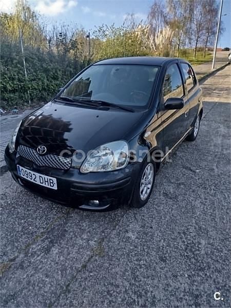 Usado Toyota Yaris Luna 75 CV (55 kW) 2005 Negro Berlina
