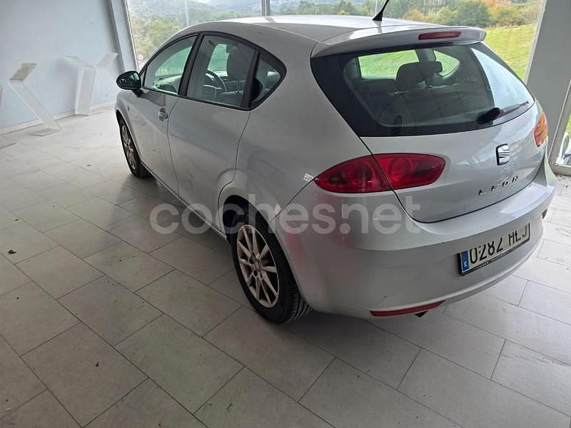 Usado Seat Leon Copa 90 CV (66 kW) 2012 Gris / plata Berlina