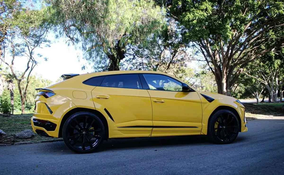 Usado Lamborghini Urus 650 CV (478 kW) 2020 Amarillo SUV