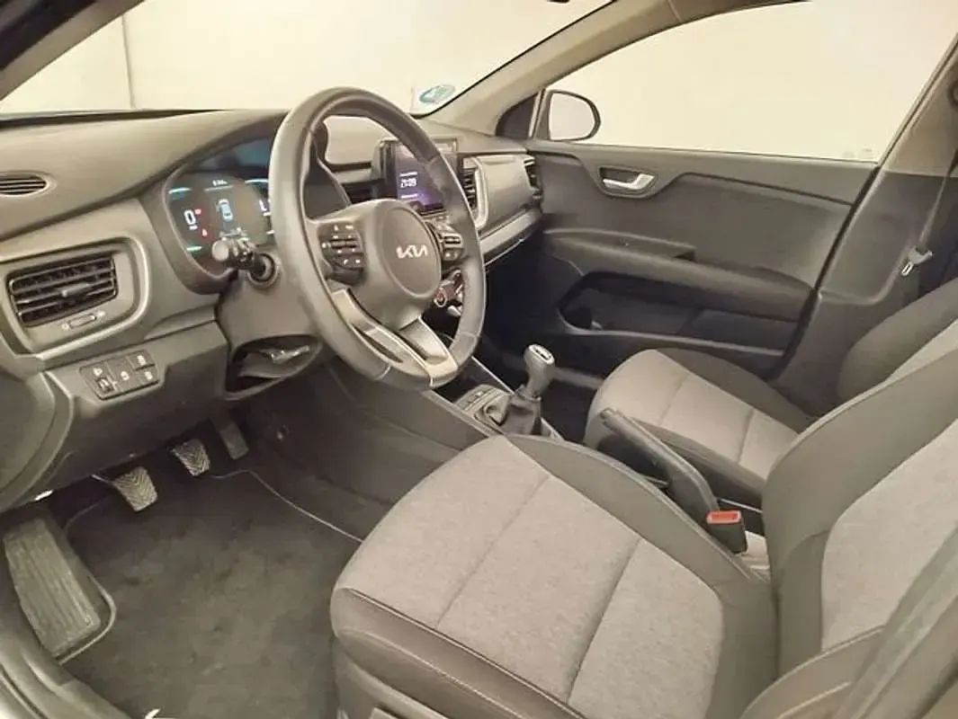 Usado Kia Stonic 101 CV (74 kW) 2025 Gris SUV