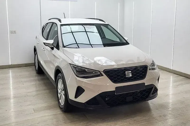 Usado Seat Arona Style 115 CV (84 kW) 2024 Blanco SUV