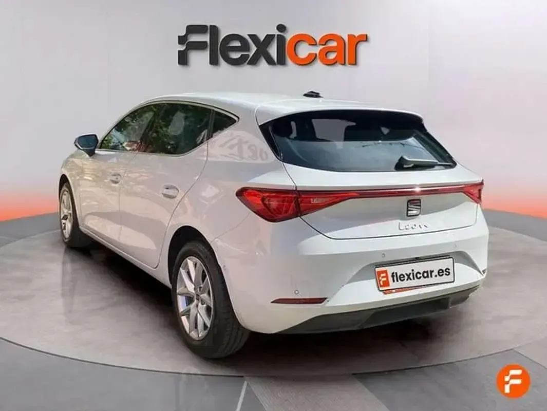 Usado Seat Leon Style 116 CV (85 kW) 2025 Gris Berlina
