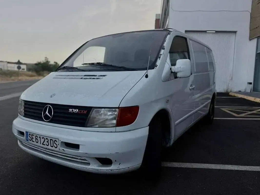 Usado Mercedes Vito 82 CV (60 kW) 2000 Blanco Van