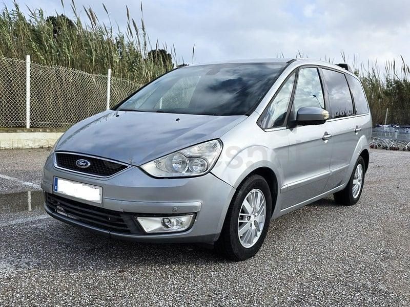 Usado Ford Galaxy Ghia 140 CV (102 kW) 2008 Gris / plata Monovolumen