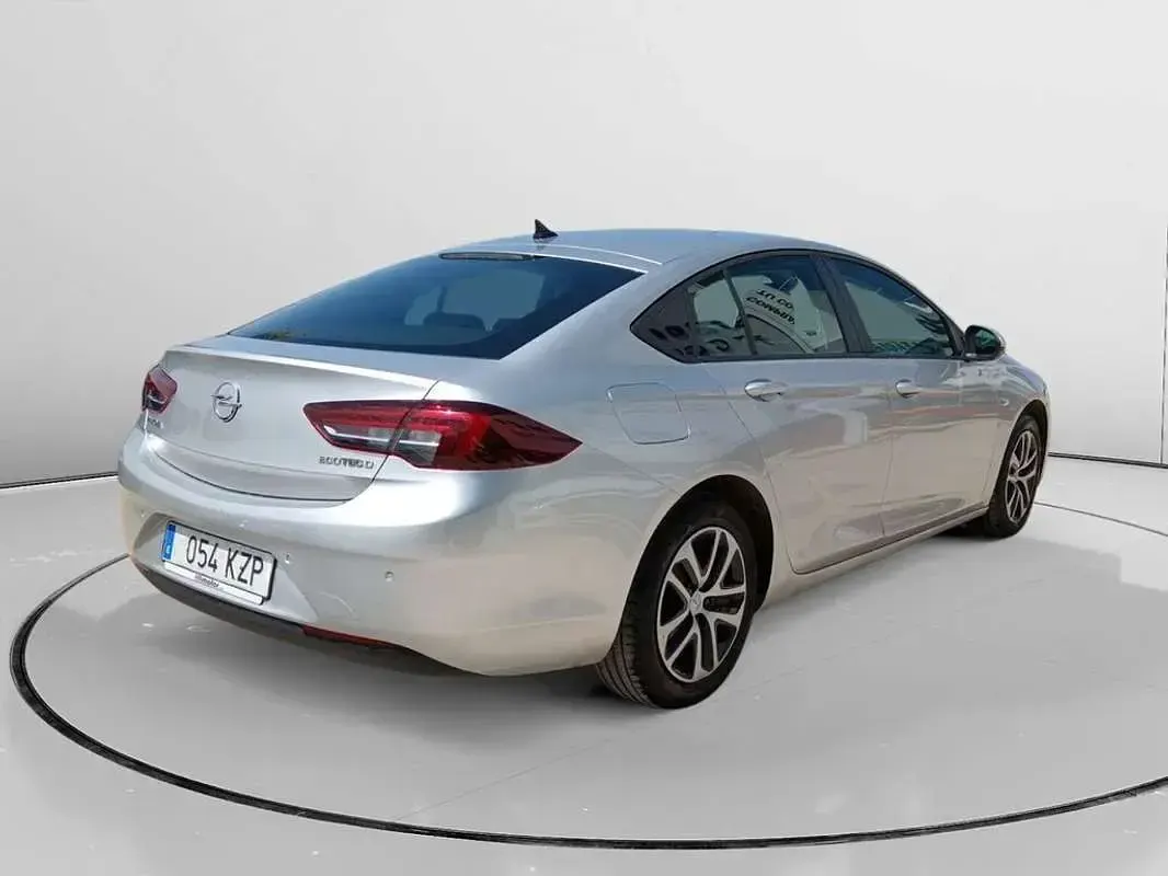 Usado Opel Insignia Selective 110 CV (80 kW) 2019 Gris Berlina