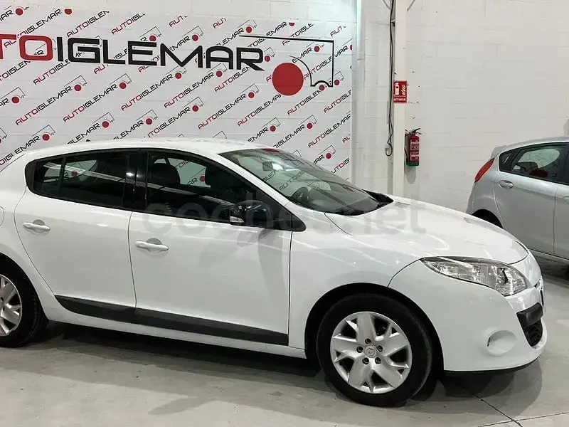 Usado Renault Mégane III 110 CV (80 kW) 2011 Blanco Berlina