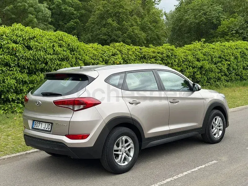 Usado Hyundai Tucson 115 CV (84 kW) 2015 Gris / plata SUV