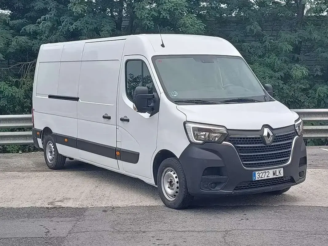 Usado Renault Master 135 CV (99 kW) 2023 Blanco Monovolumen