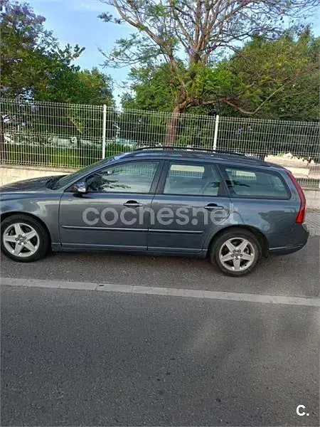 Usado Volvo V50 Momentum 136 CV (100 kW) 2008 Gris / plata Familiar