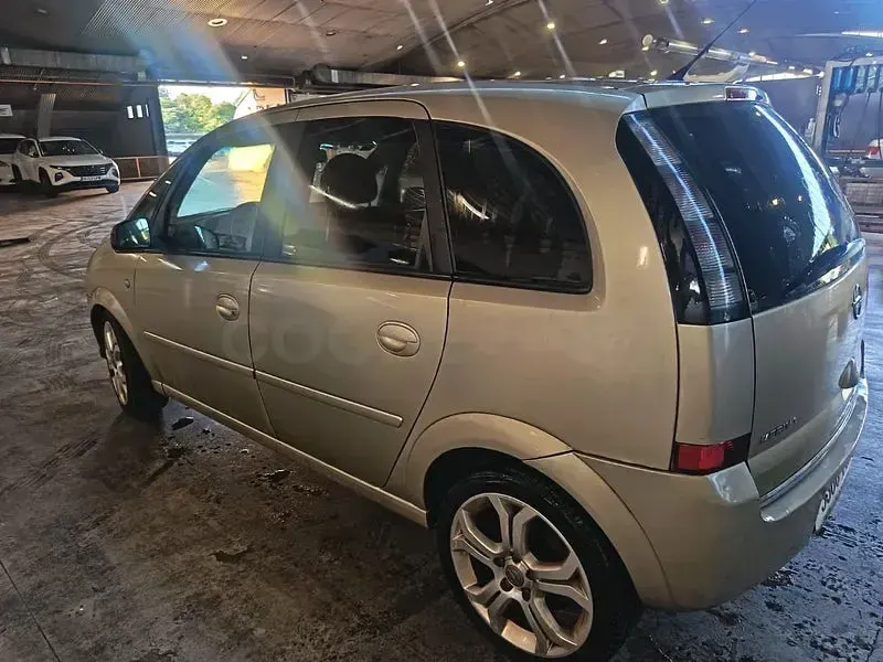 Usado Opel Meriva Cosmo 100 CV (73 kW) 2007 Marrón Monovolumen