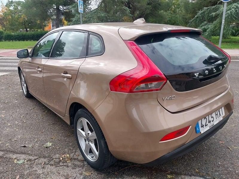 Usado Volvo V40 Kinetic 115 CV (84 kW) 2014 Beige Berlina